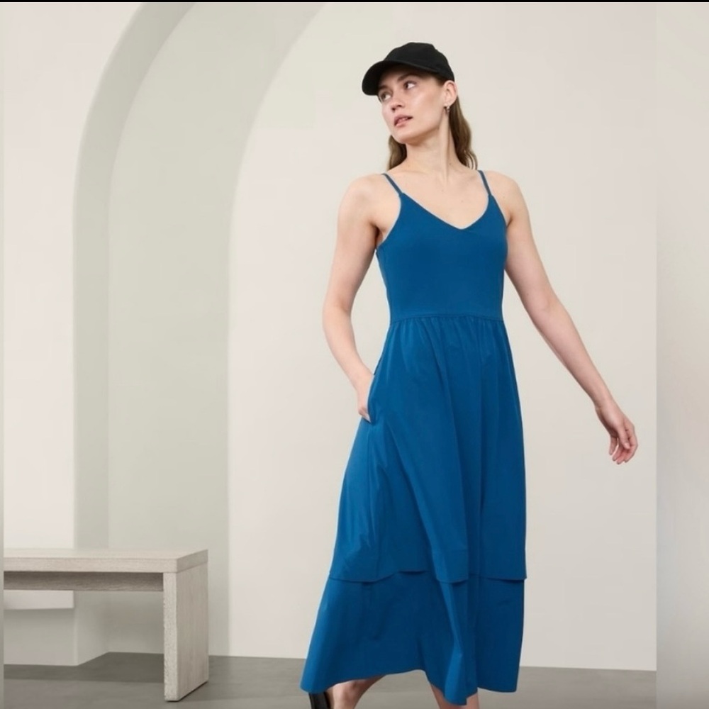 Athleta elation V-neck hybrid dress. Color dark lapis blue. EUC!